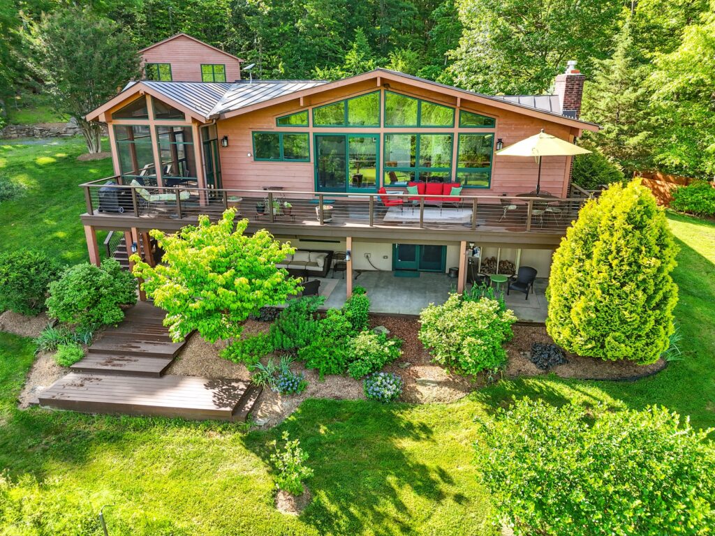 Castle Spring - Cheri Woodard Realty